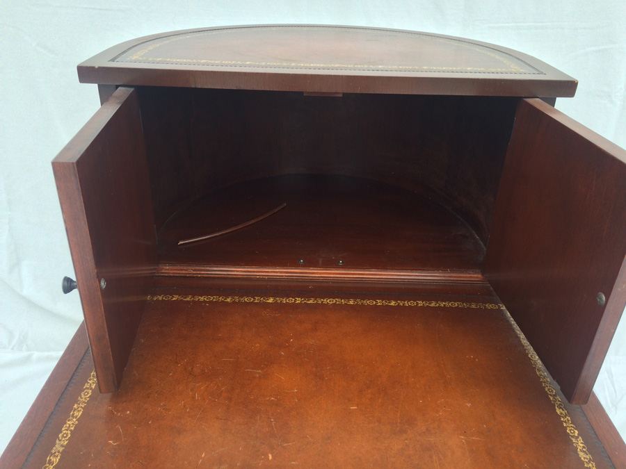 Vintage mahogany side table. Circa 1940. [Photo 11]
