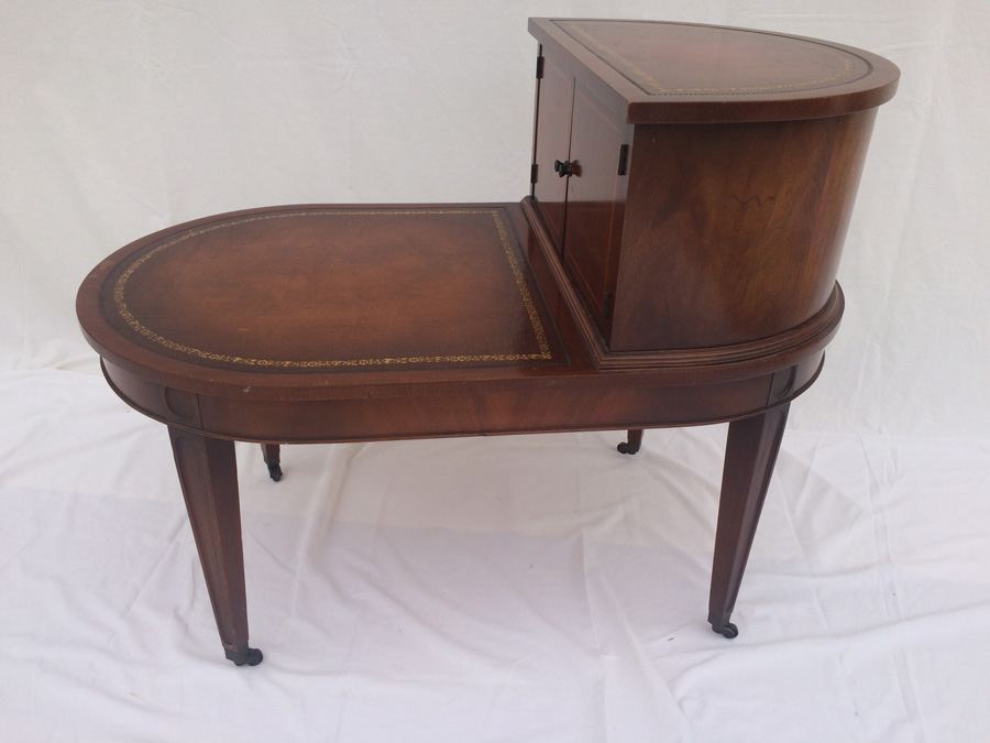 Vintage mahogany side table. Circa 1940. [Photo 2]