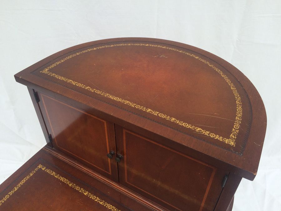 Vintage mahogany side table. Circa 1940. [Photo 7]