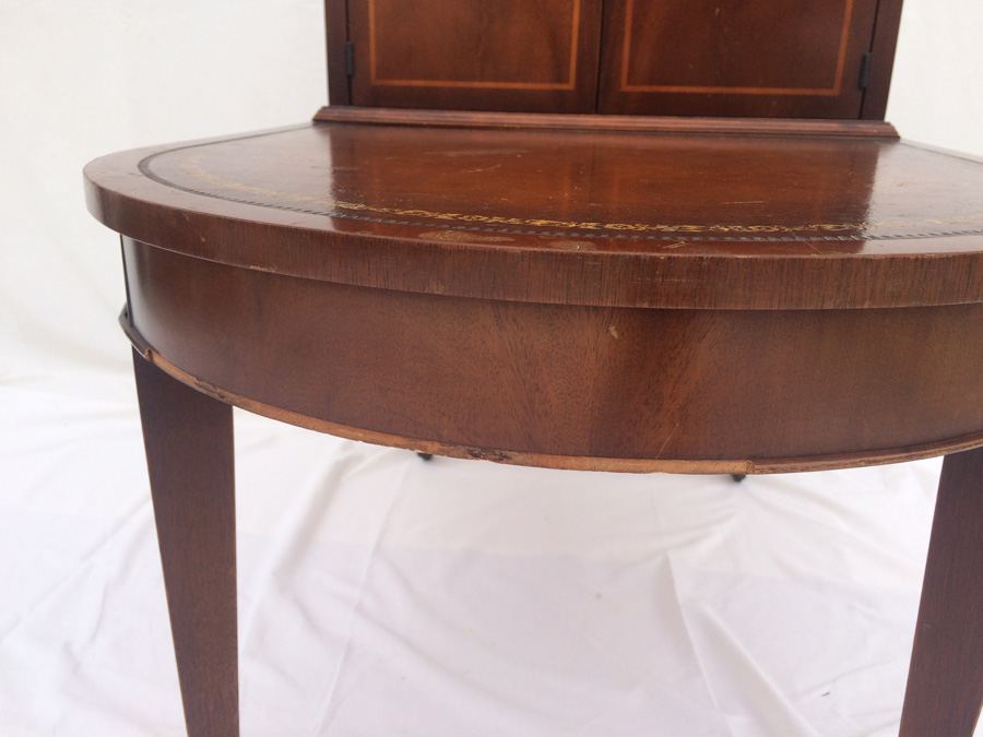 Vintage mahogany side table. Circa 1940. [Photo 10]