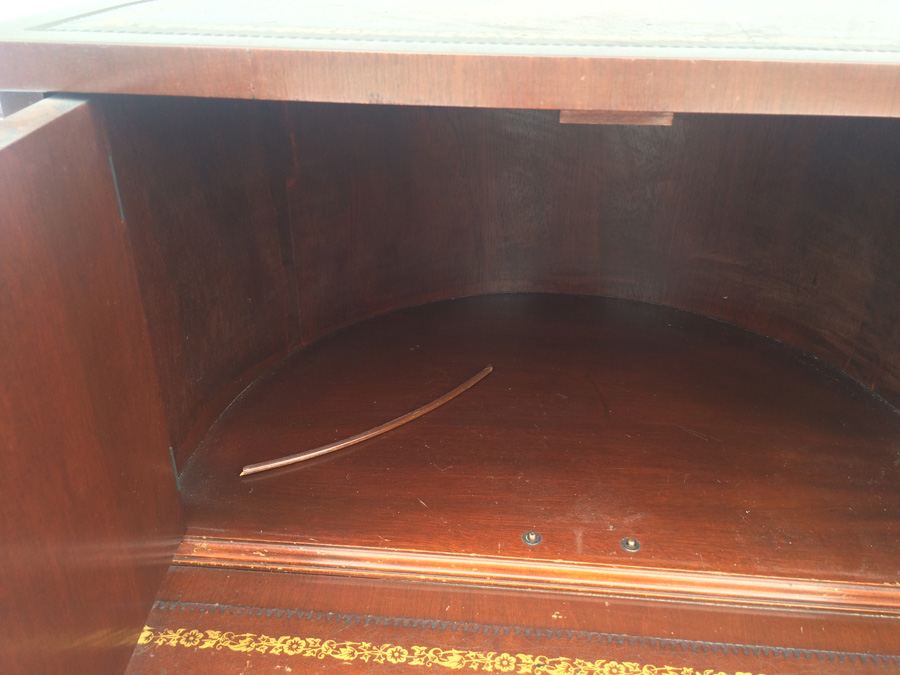 Vintage mahogany side table. Circa 1940. [Photo 13]