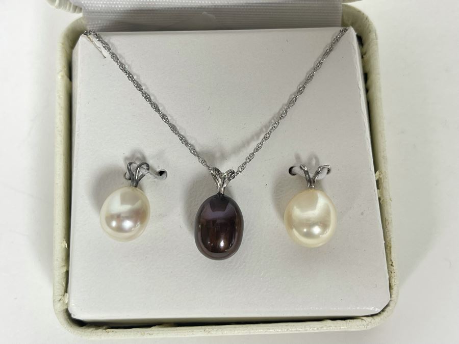 JUST ADDED - Sterling Silver 18' Necklace With Black Pearl Pendant And Pair Of Extra White Pearl Pendants [Photo 2]