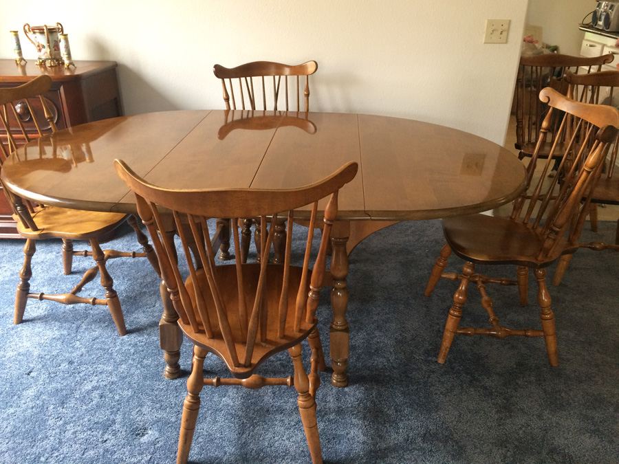 Drop-Leaf Table with 6 Chairs and 2 Leaves [Photo 14]