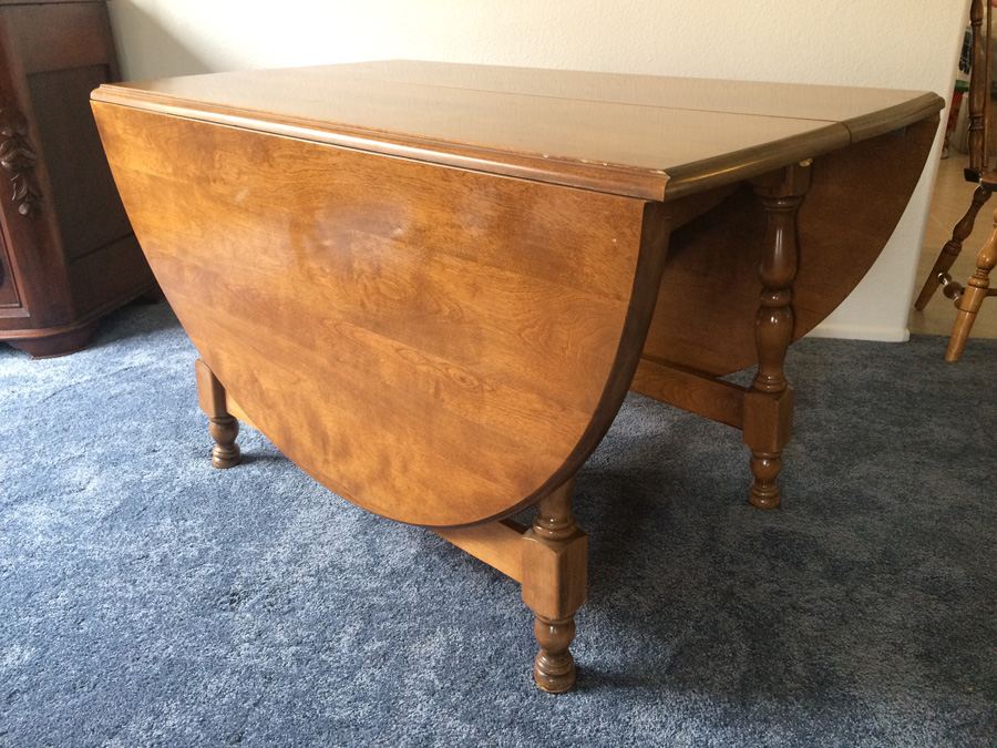 Drop-Leaf Table with 6 Chairs and 2 Leaves [Photo 1]