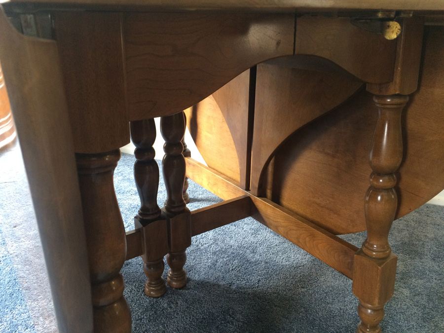 Drop-Leaf Table with 6 Chairs and 2 Leaves [Photo 5]