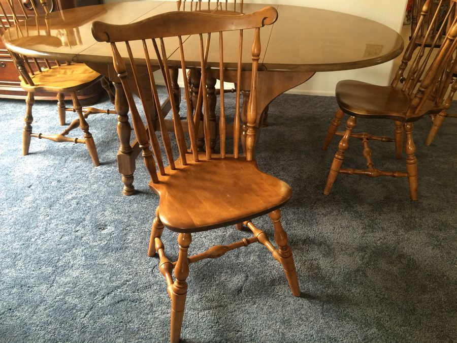 Drop-Leaf Table with 6 Chairs and 2 Leaves [Photo 18]