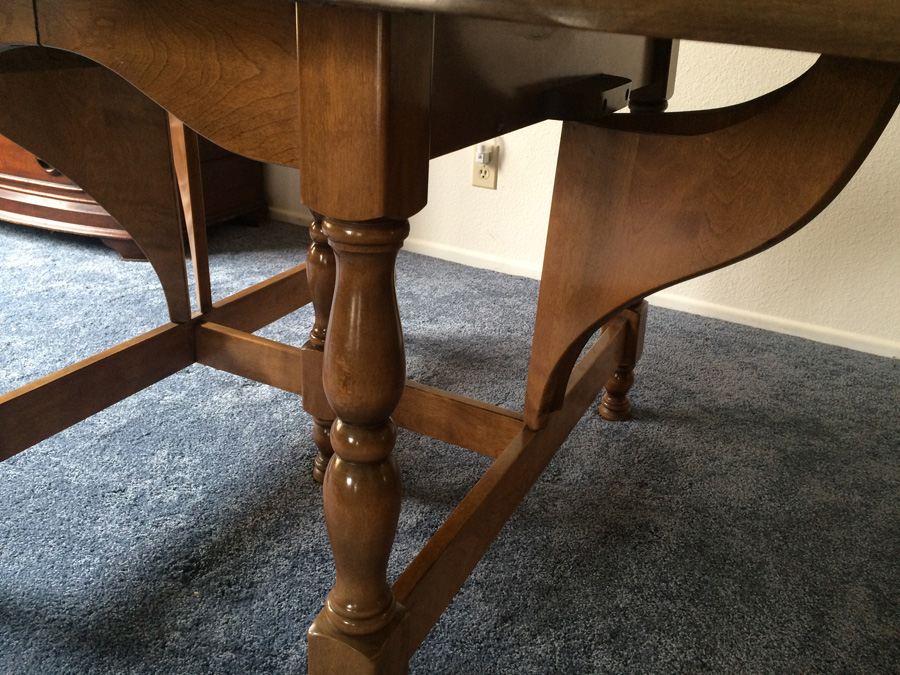 Drop-Leaf Table with 6 Chairs and 2 Leaves [Photo 13]
