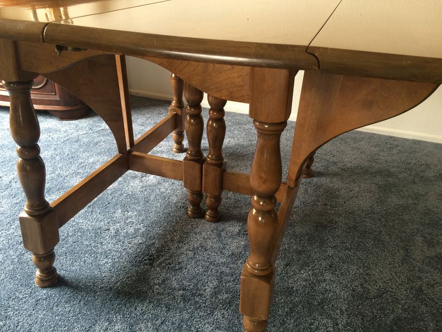Drop-Leaf Table with 6 Chairs and 2 Leaves [Photo 11]