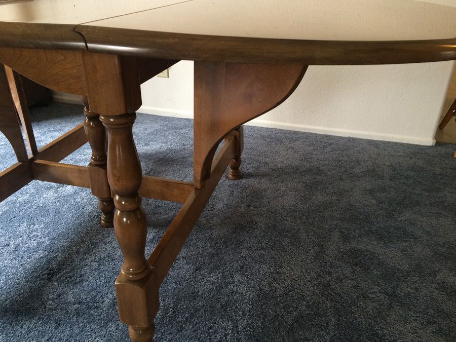 Drop-Leaf Table with 6 Chairs and 2 Leaves [Photo 12]