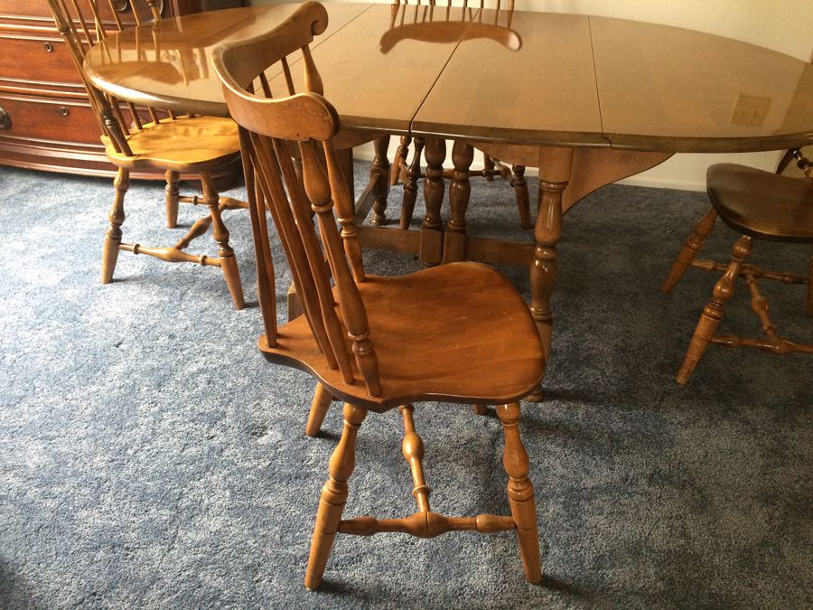Drop-Leaf Table with 6 Chairs and 2 Leaves [Photo 17]