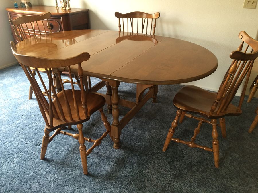 Drop-Leaf Table with 6 Chairs and 2 Leaves