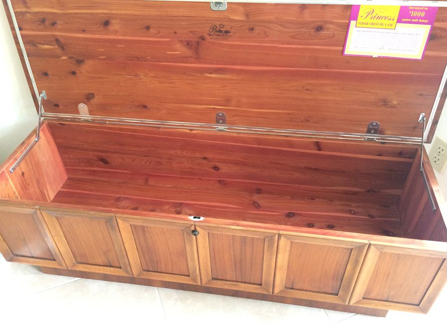 Mid-Century LANE Cedar Chest [Photo 3]