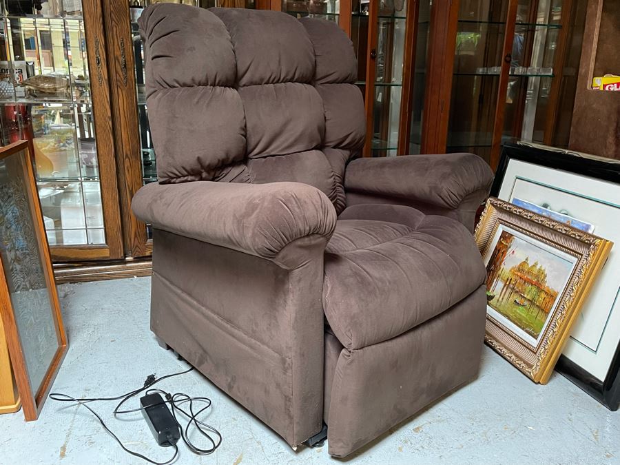 JUST ADDED - Golden Technologies Infinite Positions Lift Recliner Chair [Photo 1]