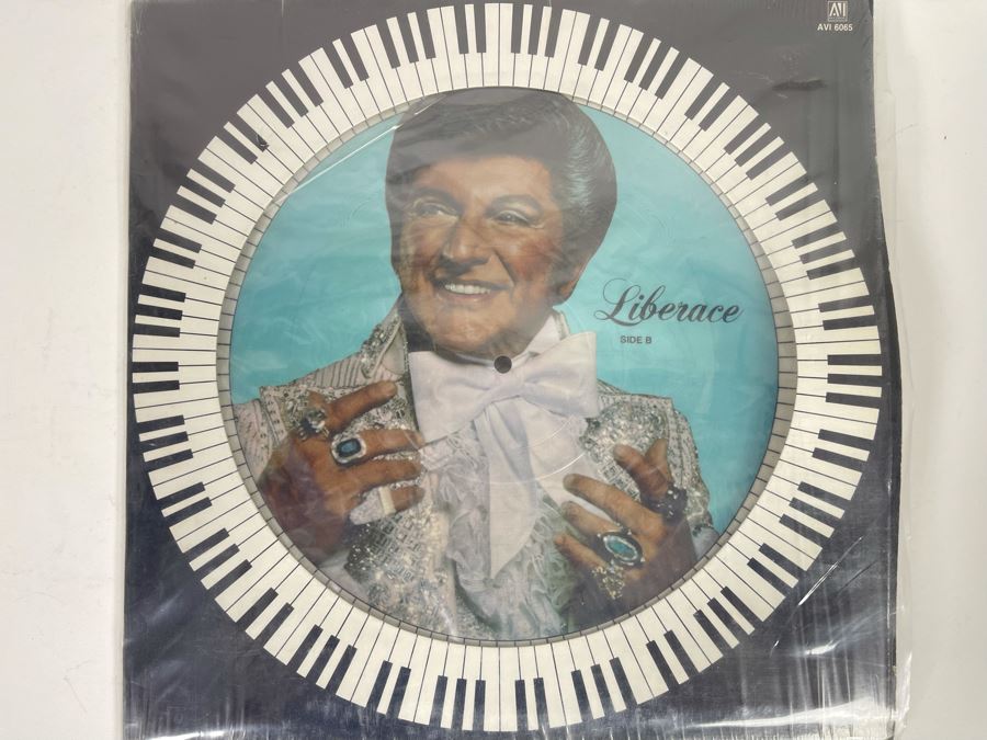 JUST ADDED - Liberace Picture Vinyl Record AVI 6065 [Photo 7]