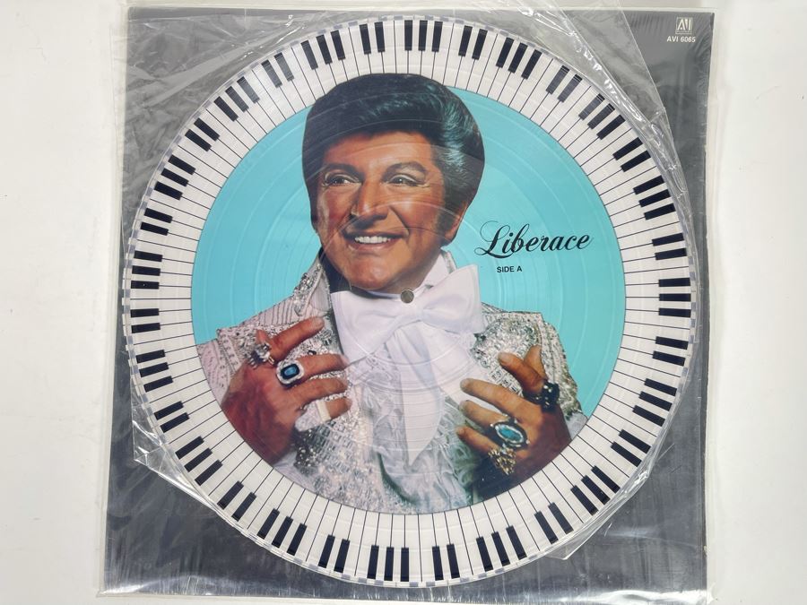 JUST ADDED - Liberace Picture Vinyl Record AVI 6065 [Photo 2]