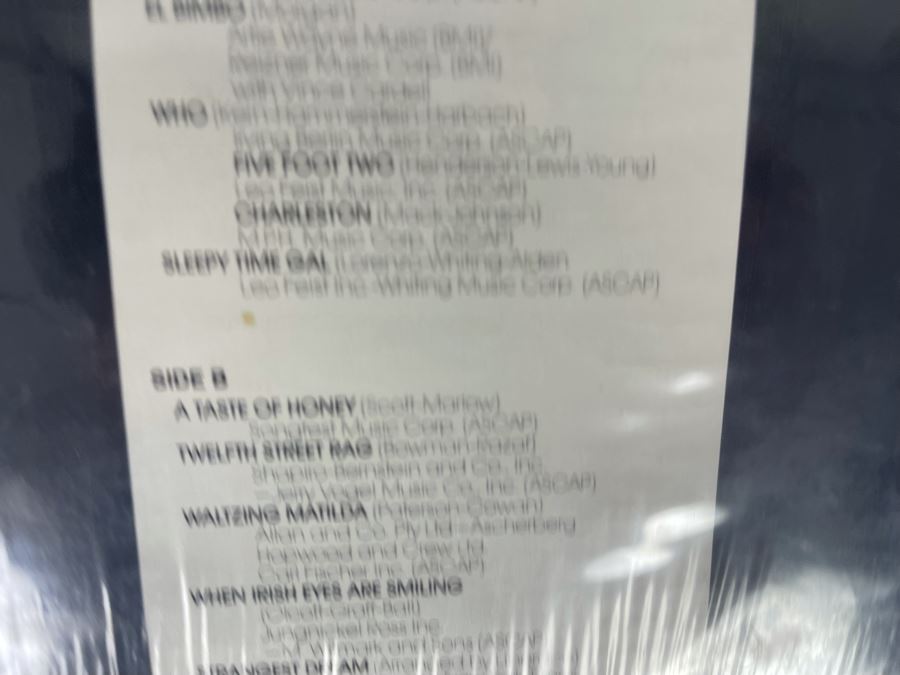 JUST ADDED - Liberace Picture Vinyl Record AVI 6065 [Photo 12]