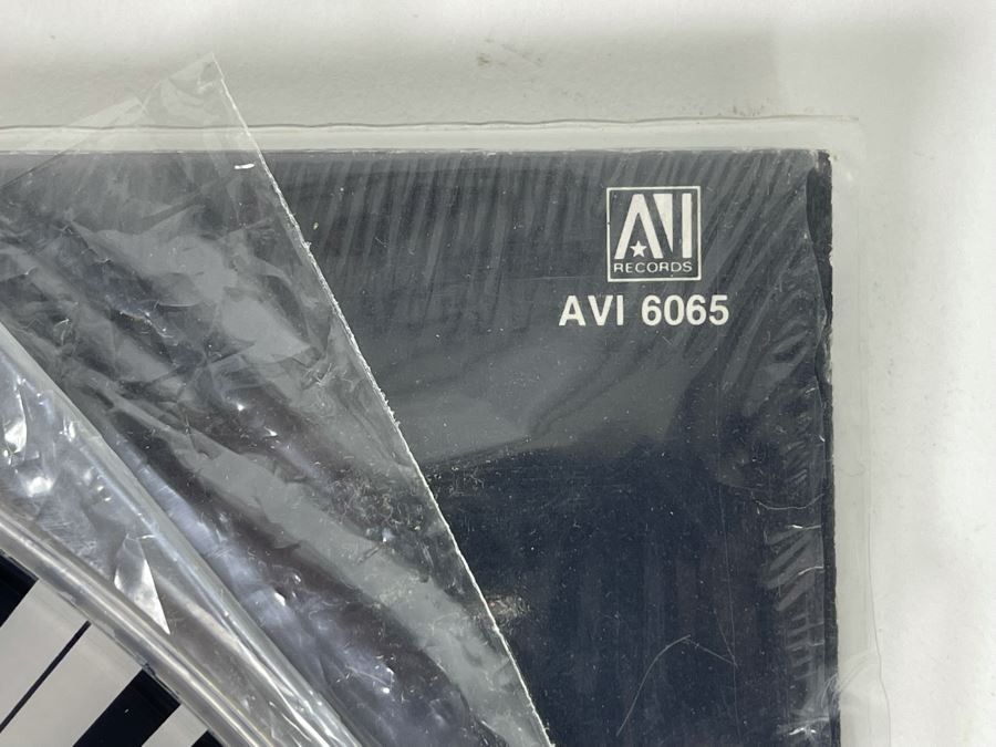 JUST ADDED - Liberace Picture Vinyl Record AVI 6065 [Photo 6]