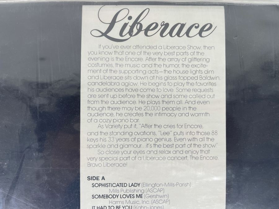 JUST ADDED - Liberace Picture Vinyl Record AVI 6065 [Photo 11]
