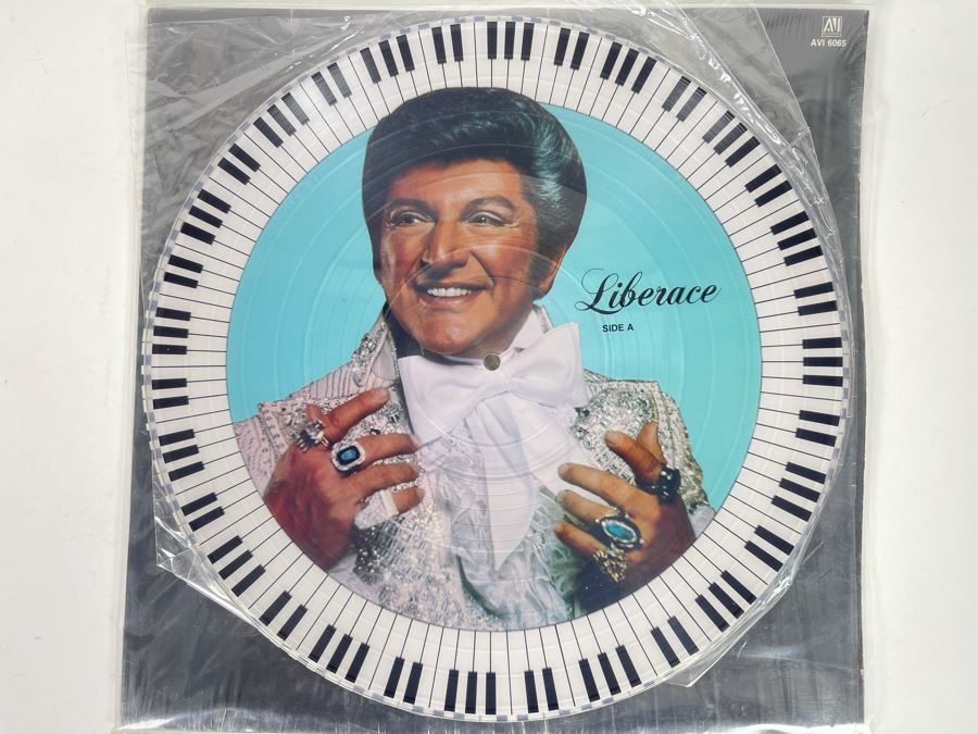 JUST ADDED - Liberace Picture Vinyl Record AVI 6065 [Photo 1]