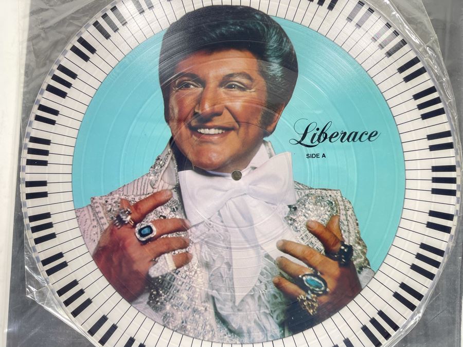JUST ADDED - Liberace Picture Vinyl Record AVI 6065 [Photo 3]