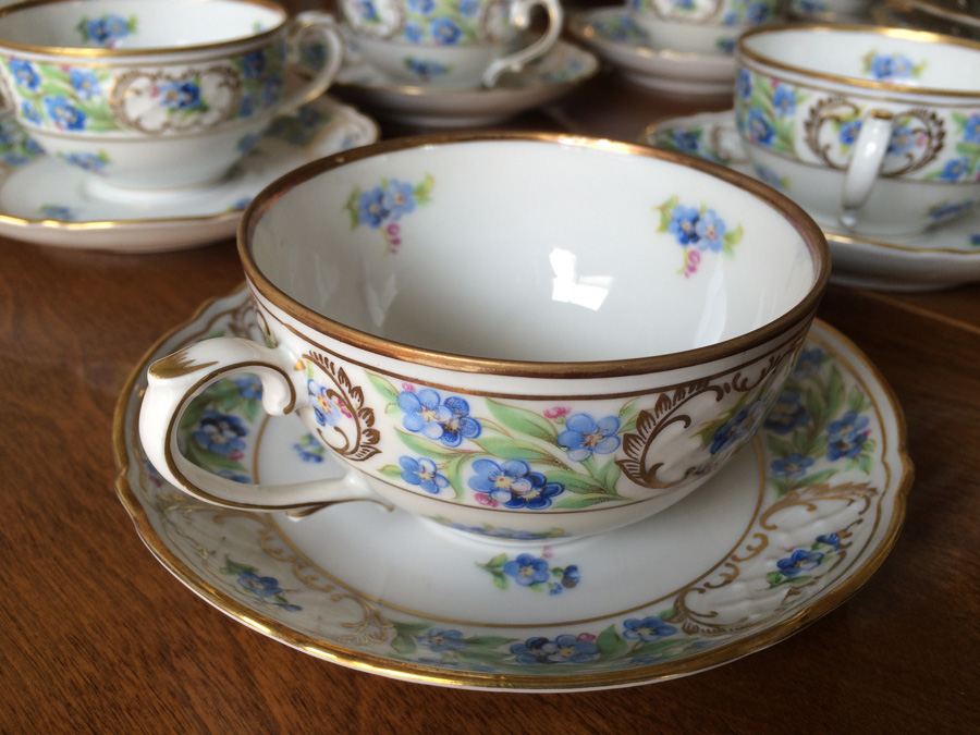 Schumann 'Forget Me Not' Porcelain dinnerware with serving pieces and covered handled bowl [Photo 5]