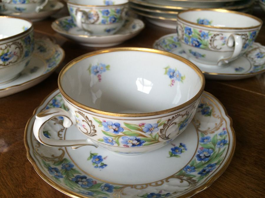 Schumann 'Forget Me Not' Porcelain dinnerware with serving pieces and covered handled bowl [Photo 4]
