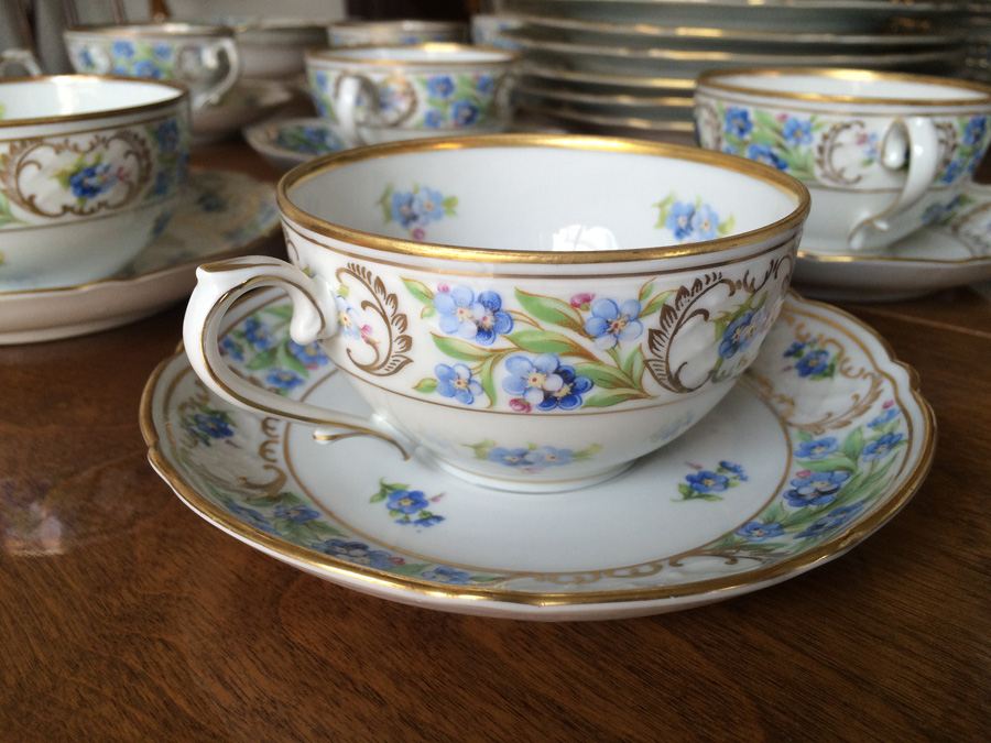 Schumann 'Forget Me Not' Porcelain dinnerware with serving pieces and covered handled bowl [Photo 3]