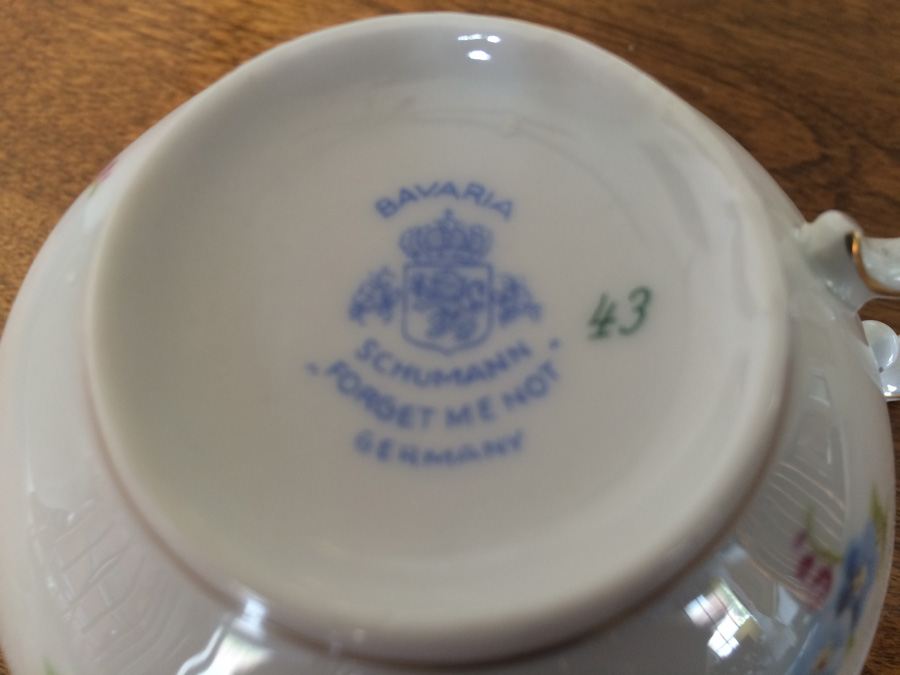 Schumann 'Forget Me Not' Porcelain dinnerware with serving pieces and covered handled bowl [Photo 24]