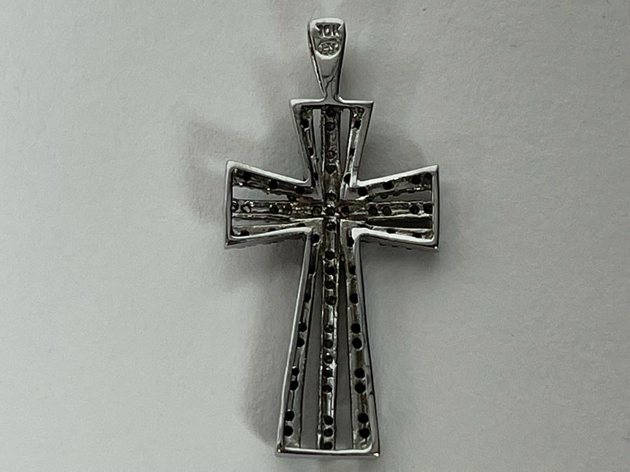 10K Gold White Diamond And Black Diamond Cross Pendant 1.9g [Photo 8]