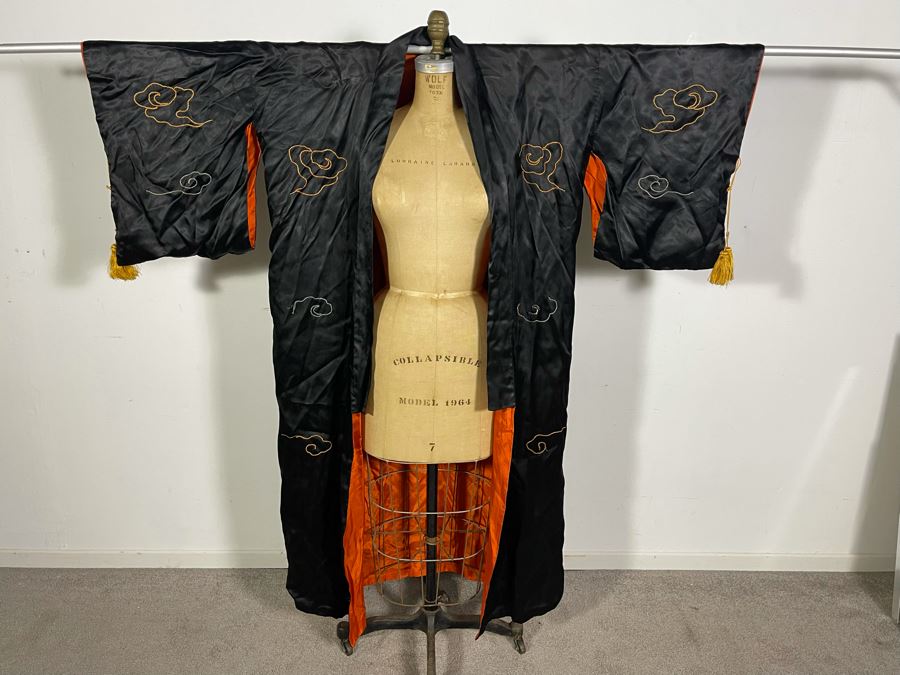 Vintage Embroidered Japanese Kimono Robe With Dragon Design [Photo 5]