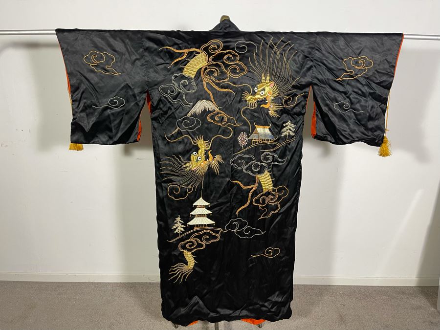 Vintage Embroidered Japanese Kimono Robe With Dragon Design [Photo 4]