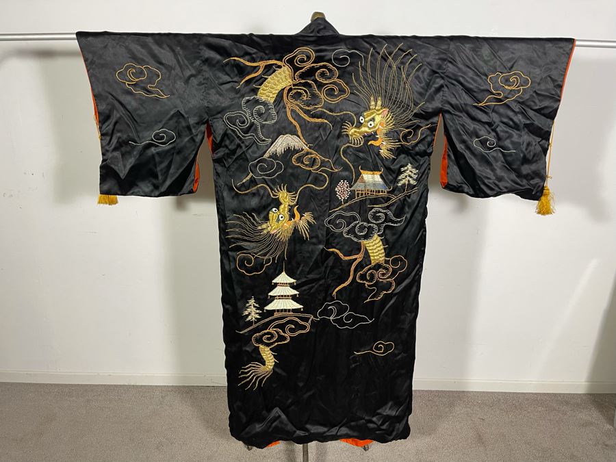 Vintage Embroidered Japanese Kimono Robe With Dragon Design [Photo 6]