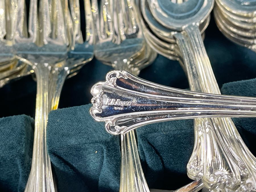 Large Service For Apx 16 Silverplate Flatware By F.B. Rogers With Silverware Chest 19W X 11D X 3.25H [Photo 5]