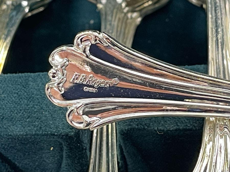 Large Service For Apx 16 Silverplate Flatware By F.B. Rogers With Silverware Chest 19W X 11D X 3.25H [Photo 7]