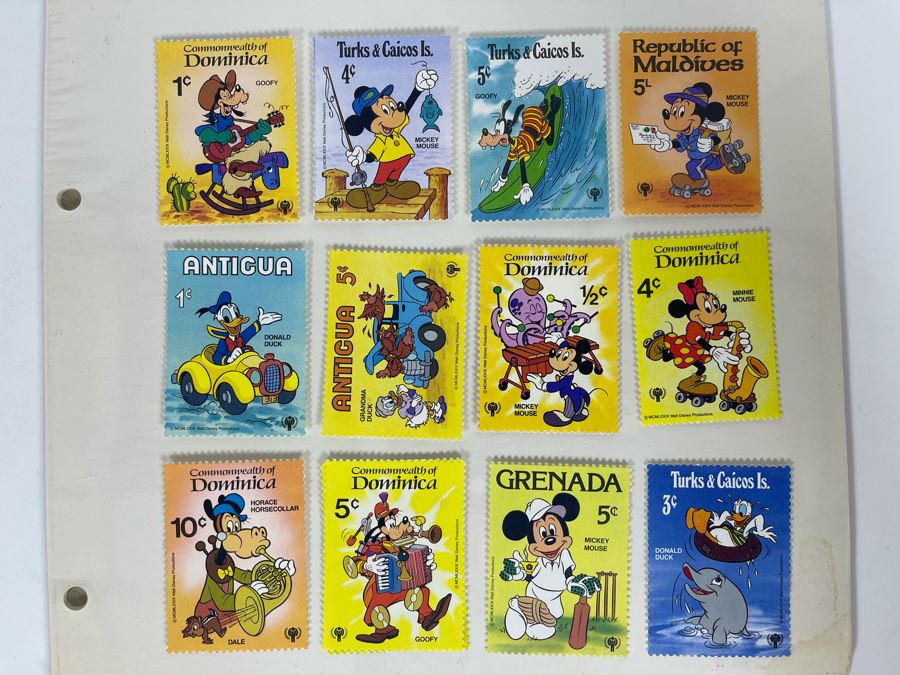 Mint Disney Stamps And Sealed 1979 Blank Notebook Binder Pages For The Disney World Of Postage Stamps [Photo 2]