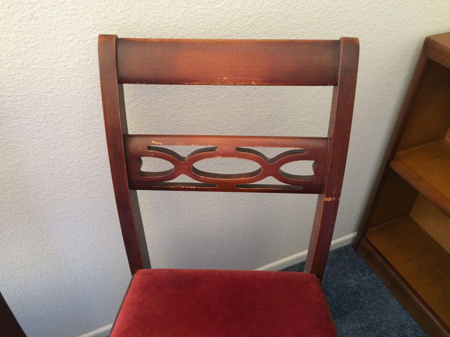 Pair of Chairs [Photo 4]
