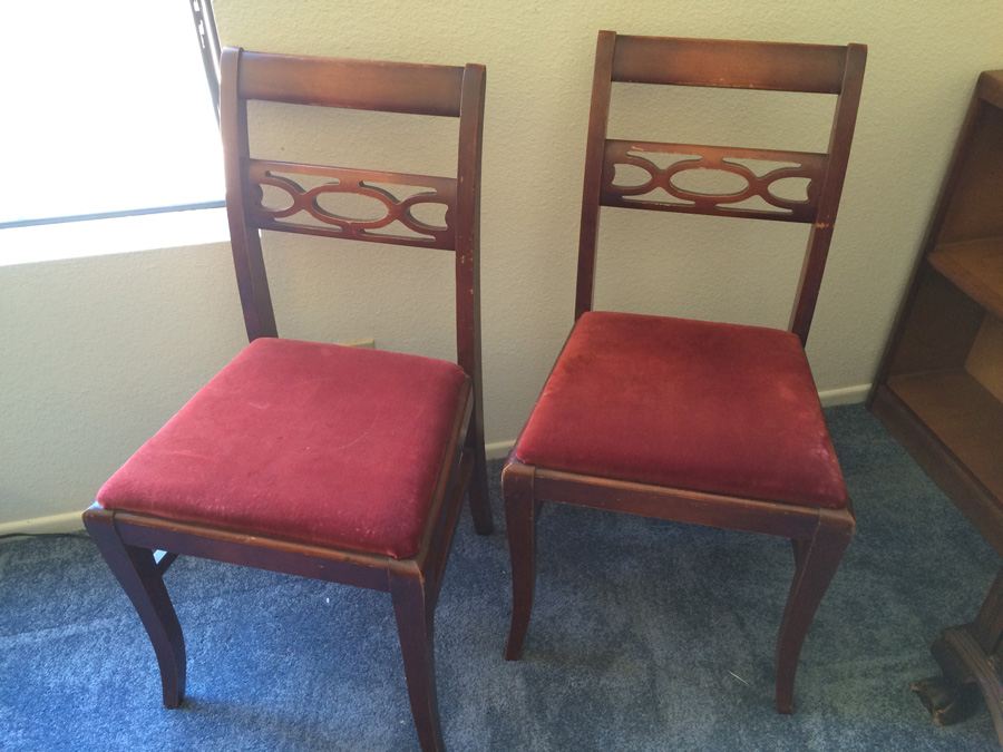 Pair of Chairs [Photo 1]