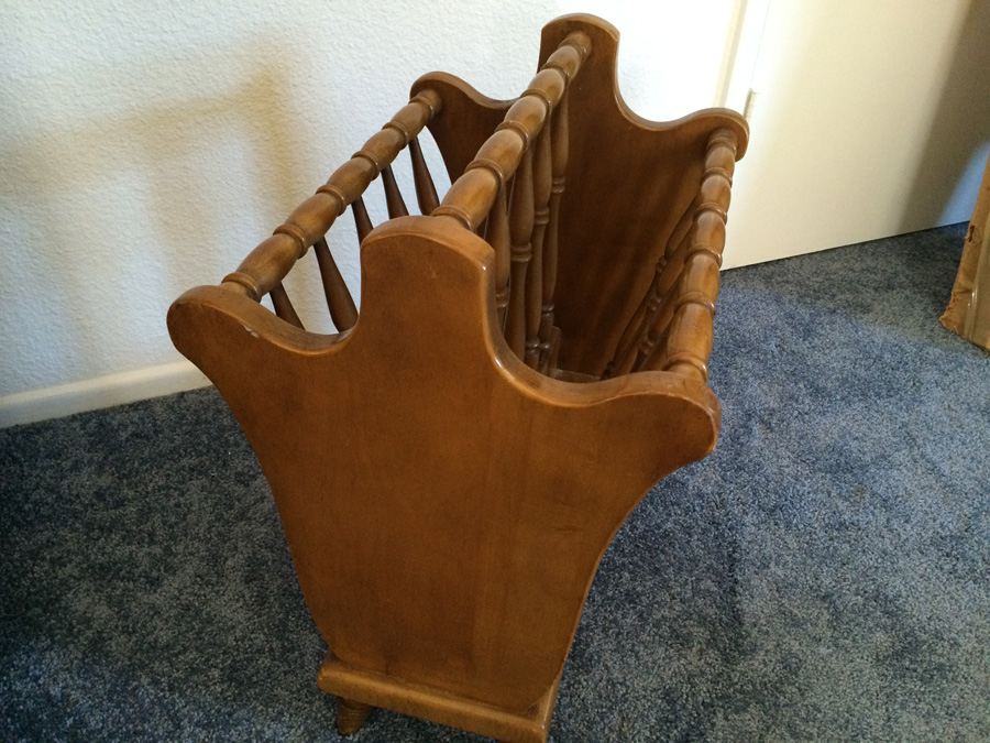 Magazine Rack [Photo 2]