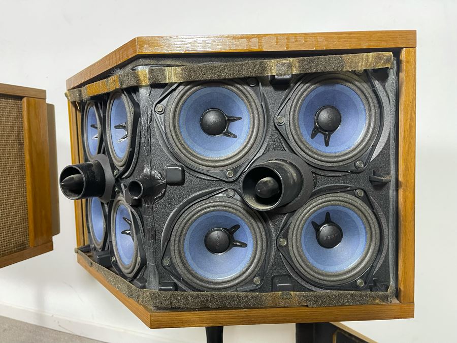 Vintage Pair Of Bose 901 Speakers With Black Tulip Bases 21W X 14D X 31H (Video Posted) [Photo 15]