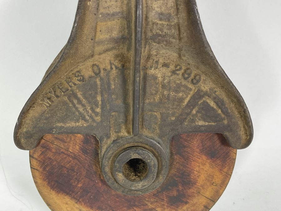 Pair Of Vintage Wood Planes, Old Scale Support And Old Metal And Wood And Metal Pulley [Photo 9]