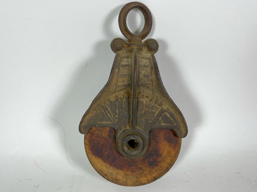 Pair Of Vintage Wood Planes, Old Scale Support And Old Metal And Wood And Metal Pulley [Photo 8]