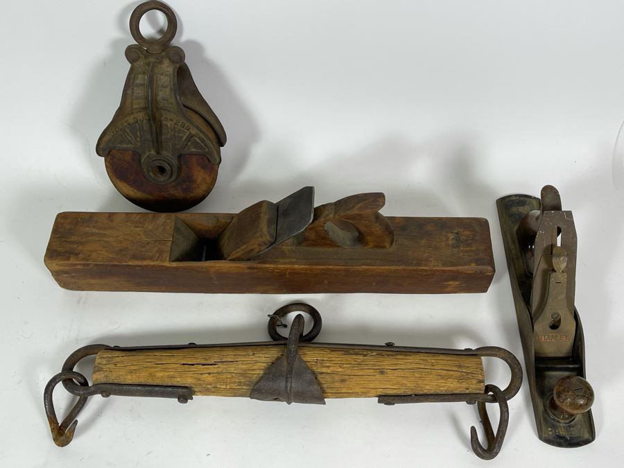 Pair Of Vintage Wood Planes, Old Scale Support And Old Metal And Wood And Metal Pulley [Photo 3]