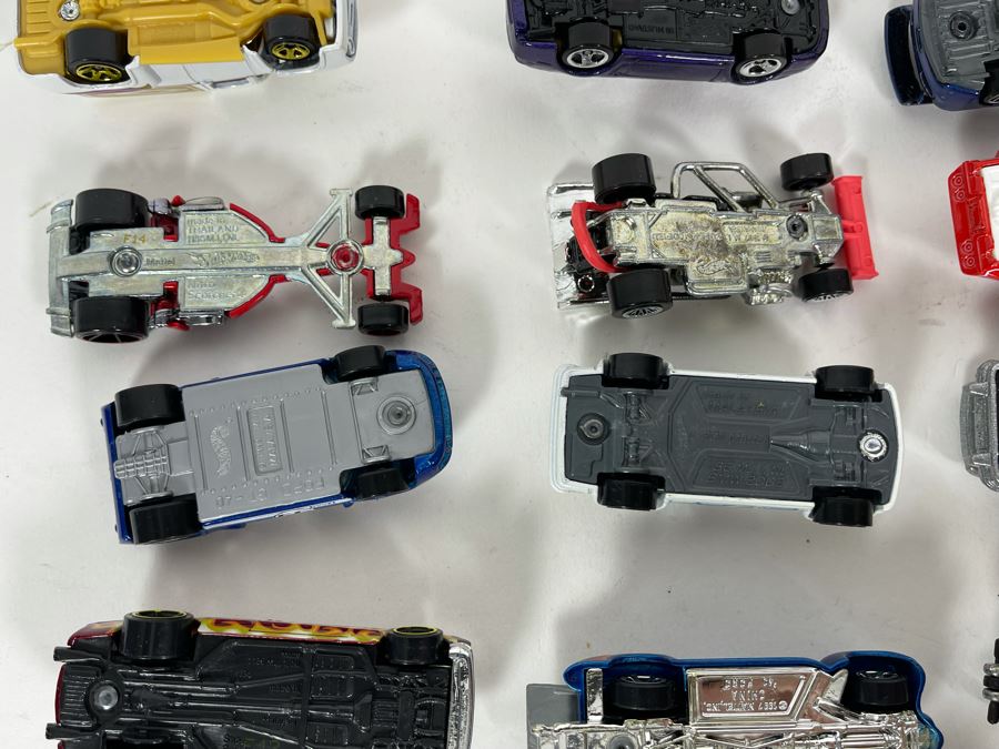 Vintage Mattel Hot Wheels Cars Lot - See Photos [Photo 18]