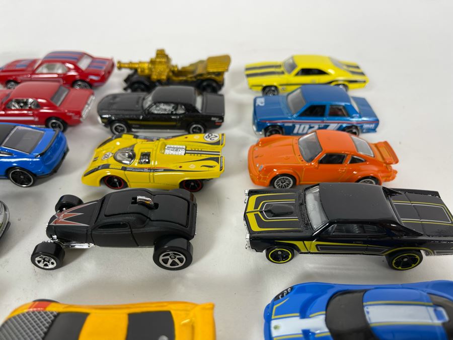 Vintage Mattel Hot Wheels Cars Lot - See Photos [Photo 9]