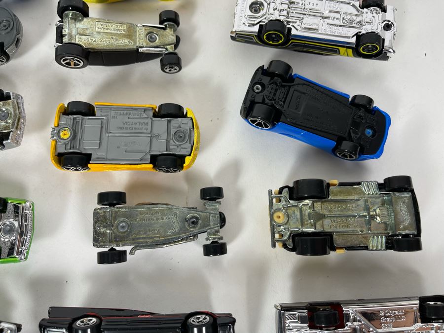 Vintage Mattel Hot Wheels Cars Lot - See Photos [Photo 16]