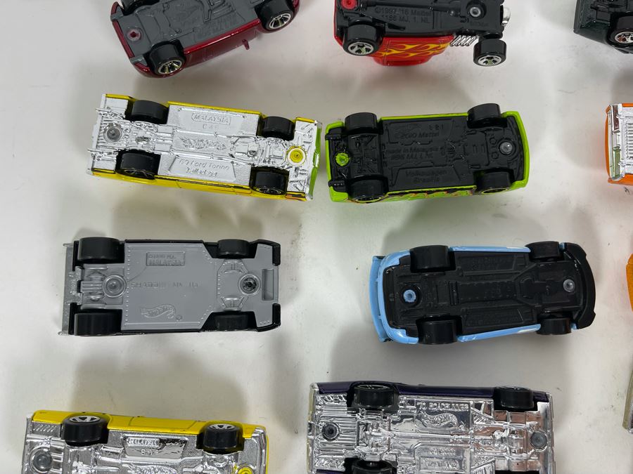 Vintage Mattel Hot Wheels Cars Lot - See Photos [Photo 17]