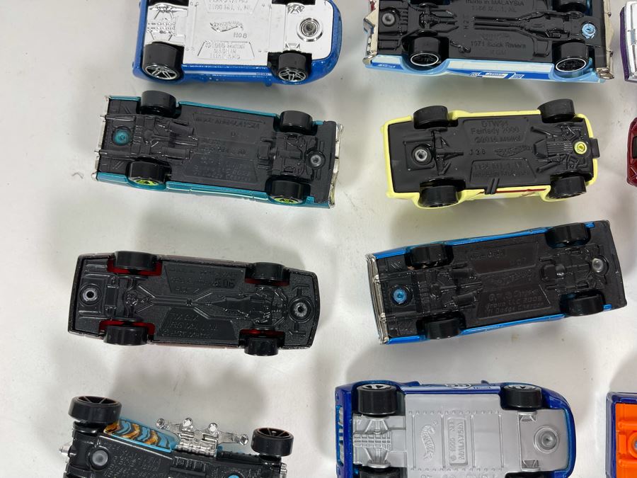 Vintage Mattel Hot Wheels Cars Lot - See Photos [Photo 17]