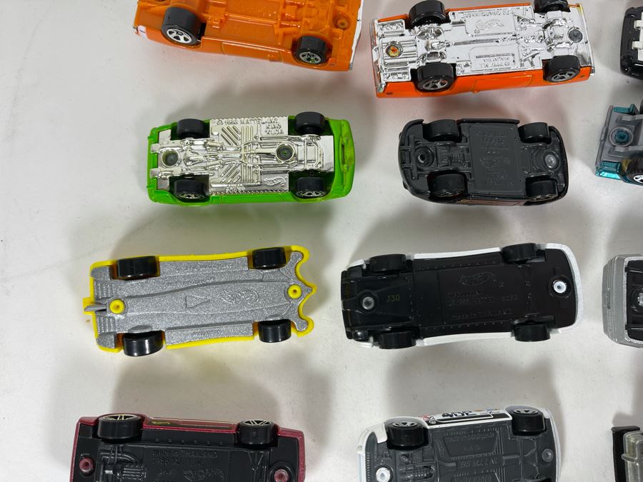 Vintage Mattel Hot Wheels Cars Lot - See Photos [Photo 18]