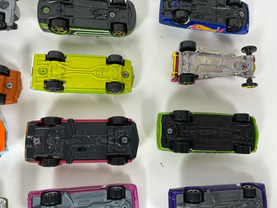 Vintage Mattel Hot Wheels Cars Lot - See Photos [Photo 16]