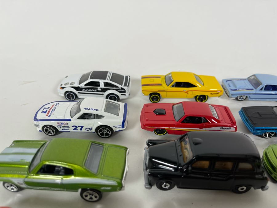 Vintage Mattel Hot Wheels Cars Lot - See Photos [Photo 12]